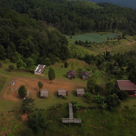 ไร่นิธิสุนทร Nithisoonthon Farmstay Mae Hong Son Exterior photo